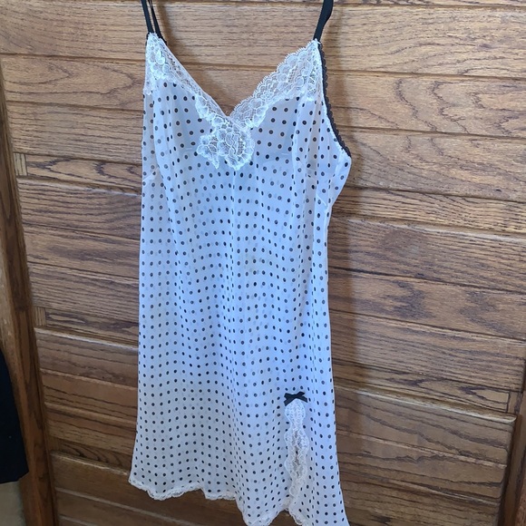 Victoria’s Secret Sheer Nude Polka Dot Slip - Picture 10 of 11